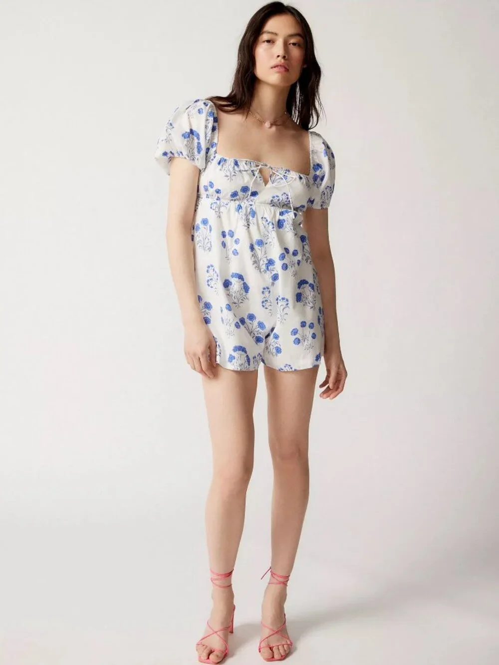 Urban Outfitters Ginnie Blue White Floral Puff Sleeve Romper Size Small